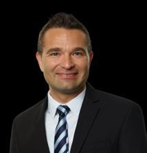 Han är utbildad civilingenjör (NTNU, 2003), tog en master i ekonomi och administration (NHH, 2005), Chartered Financial Analyst (CFA, 2010).