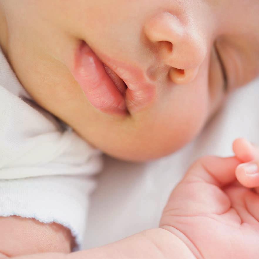 Om barn under sex månader drabbas av förkylning med kraftig hosta och andningsbesvär, eller