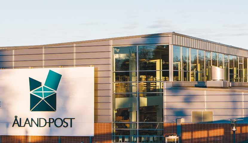 DET HÄR ÄR ÅLAND POST Åland Post är ett modernt logistikföretag med cirka 270 anställda. Vårt fokus är att leverera rätt saker till rätt plats, till rätt pris. Helt enkelt smart logistik.