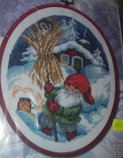 Storlek 20x30 cm 2106 300 SEK Tomte med kärve.