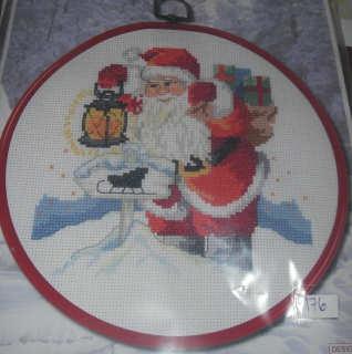 Storlek 20x26 cm 12-1572 248 SEK Tomte som väntar vid