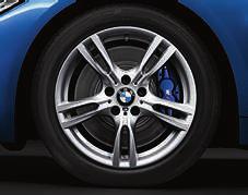 i exklusiv M-design Sportstolar för förare och framsätespassagerare i läder Dakota Sadelbrun, fer klädselalternativ finns M lädersportratt med multifunktion BMW Individual innertak Antracit