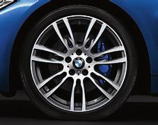 Svart högglans Interiörlister Aluminium Hexagon med accent Blå matt, alternativt Aluminium finslipad med accent Svart högglans, de exklusiva accentlisterna fortsätter över dörrarna, fer