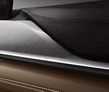 BMW Individual interiörlister i ädelträutförande Ask Vit ådrad sätter en lyxig accent och rundar