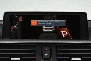 [ 05 ] Backkameran ger en överskådlig bild av området bakom bilen på Control Display.