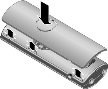 Batteriernas mantel kan förstöras eller så kan batterierna explodera. Även apparatens funktioner eller apparaten som sådan kan skadas. Öppna batterilocket Ta loss bältesclipet om det har monterats.