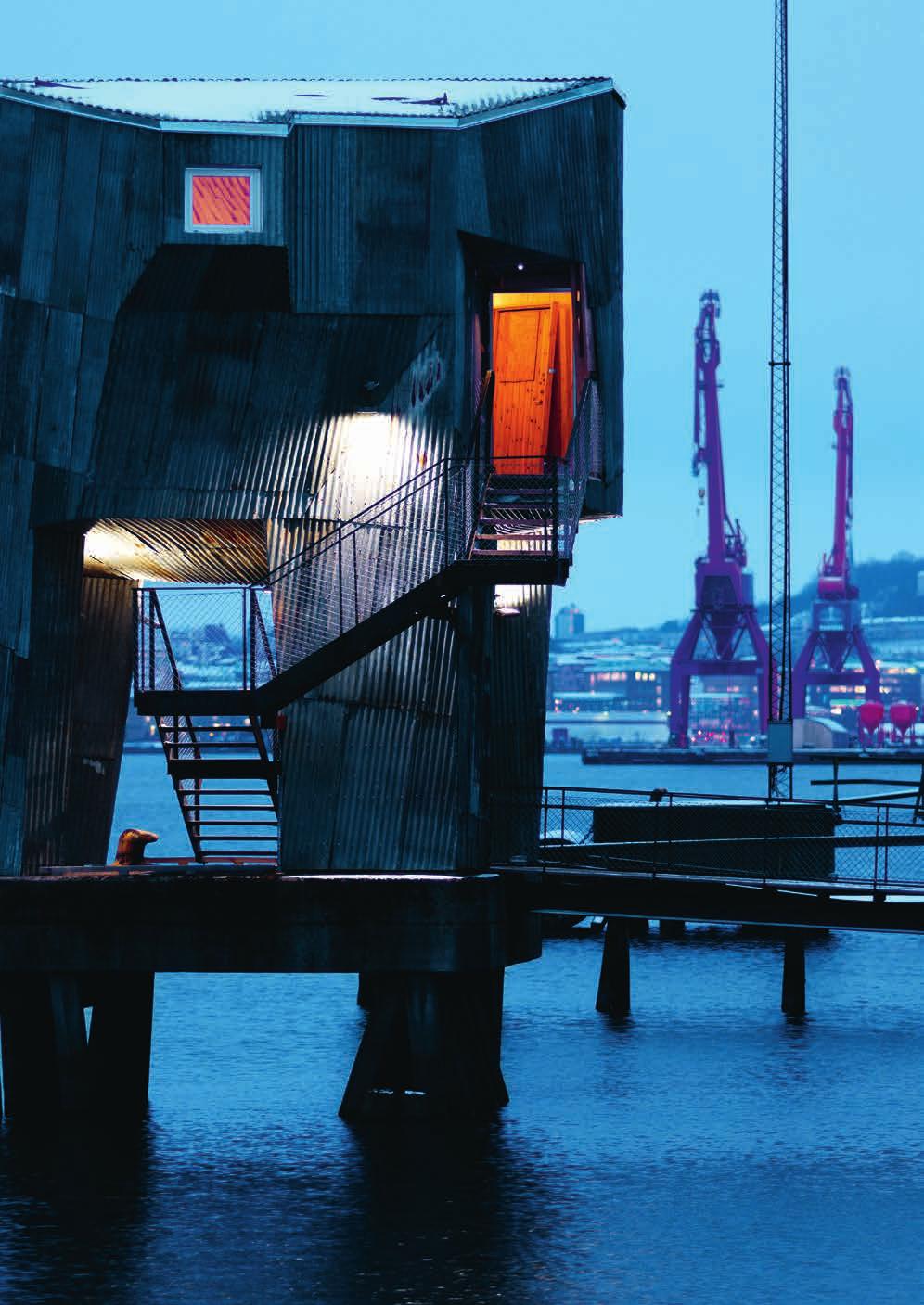 MOD MOD ATT BRYTA NY MARK Från bastun i Frihamnen ser man Göteborgs själ i ett enda litet fönster.