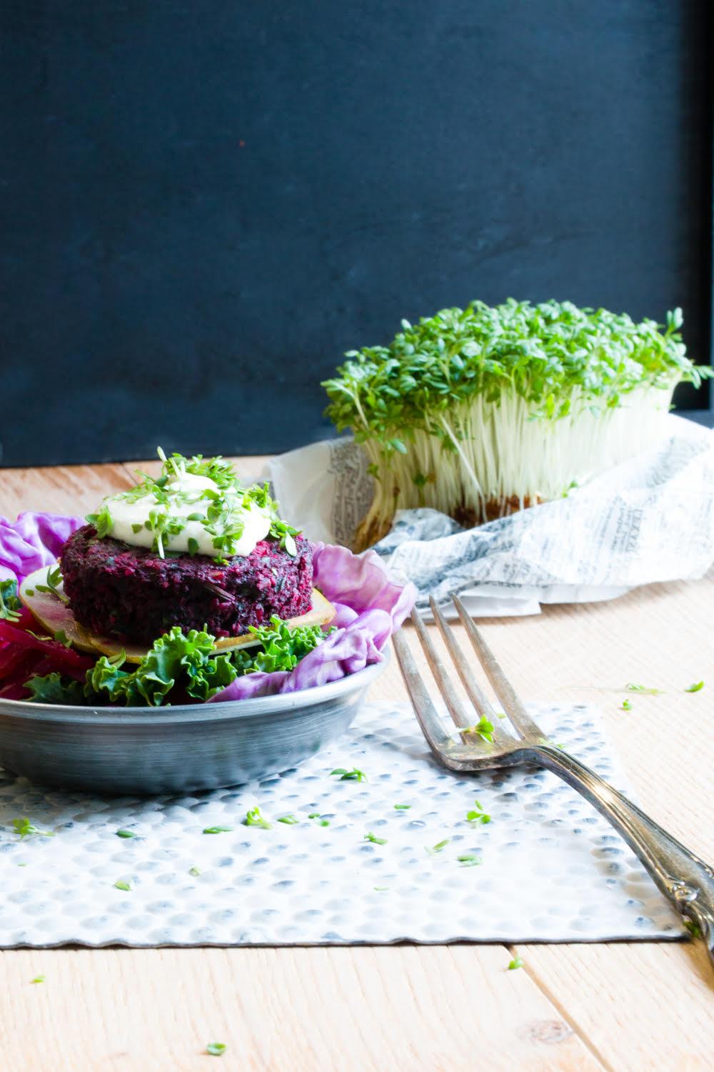 RAW PIZZA MED MARINERADE SKOGSCHAMPINJONER Recept är ett anpassat recept av Tina Mejri från bloggen Grönt varje dag (grontvarjedag.se) Den är pizzan är perfekt om du vill bjuda och imponera andra!