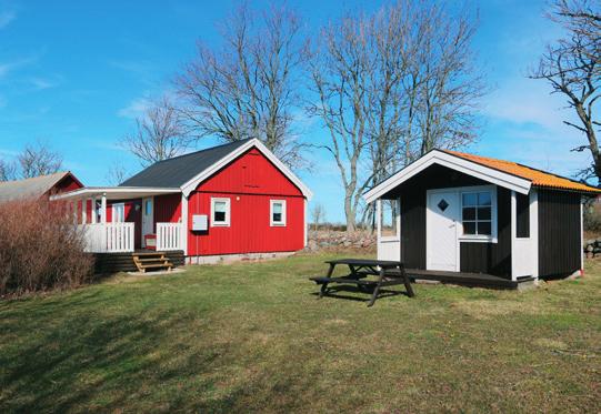GLABO STUGA MED FRITT OCH NATURSKÖNT LÄGE! Stuga med fint lantligt läge utanför byn Glabo på norra Öland. Vacker utsikt över det öppna landskapet i väster med härliga solnedgångar på altanen.
