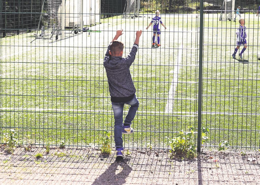 Till läsaren Det beräknas att 8 000 10 000 minderåriga barn och unga har en förälder som sitter i fängelse i Finland. Fångenskapen berör också barnen i en eventuell ny familj.