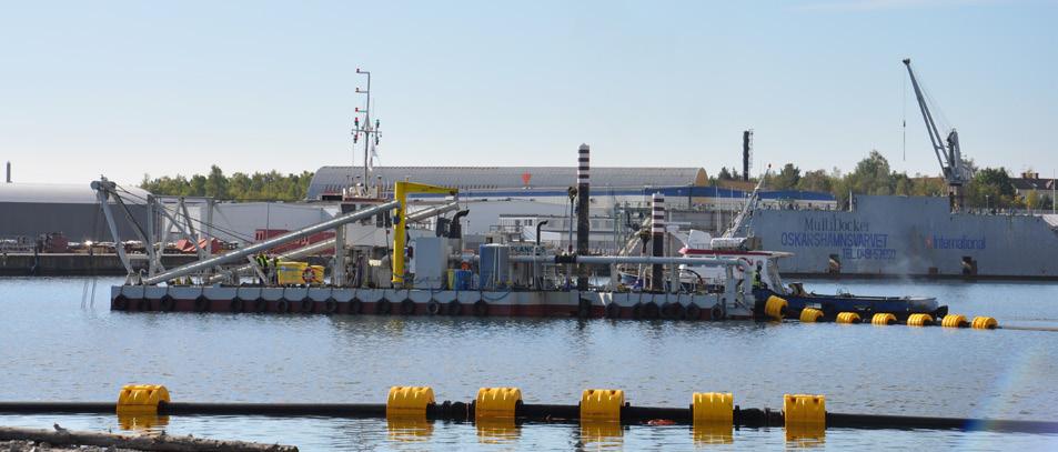 Vid sanering av förorenade fibersediment i Sverige har sugmuddring använts för att minska grumling. Frysmuddring är en annan metod som har provats i mindre skala.