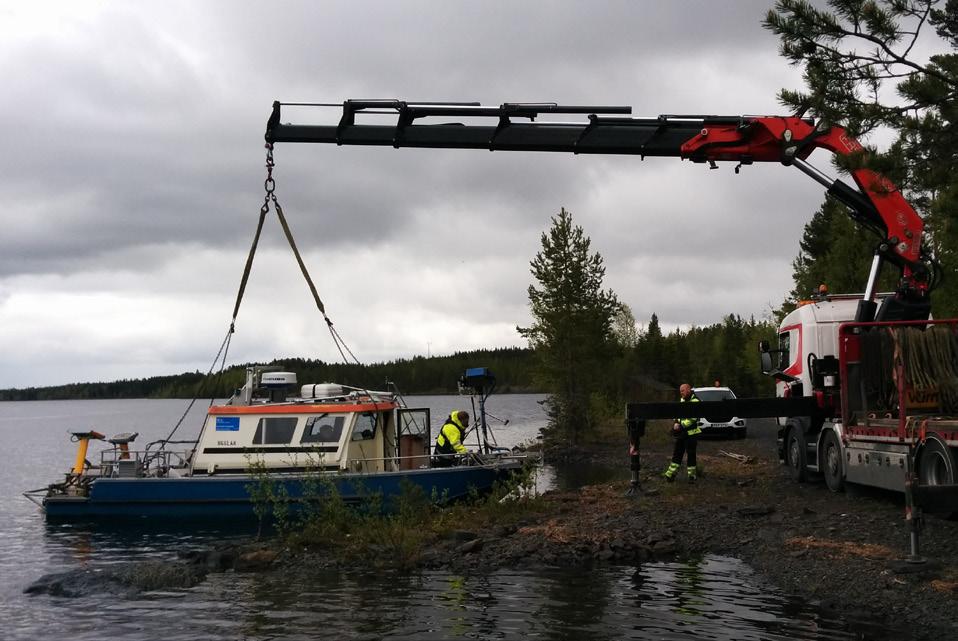 Fiberbank Ljudpulser skickas från utrustning ombord på fartyget ned mot botten där de reflekteras och mäts.