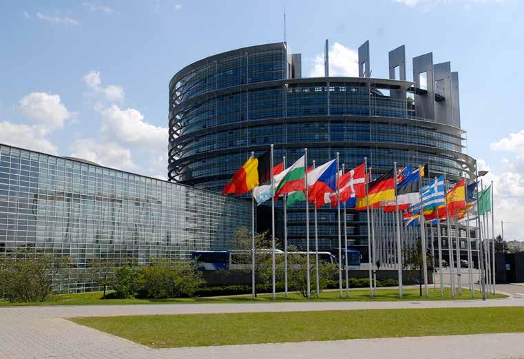 Europaparlamentet i Bryssel. Foto:www.europaparlamentet.se medlemsländerna har infört den gemensamma valutan euro, dock inte Sverige.