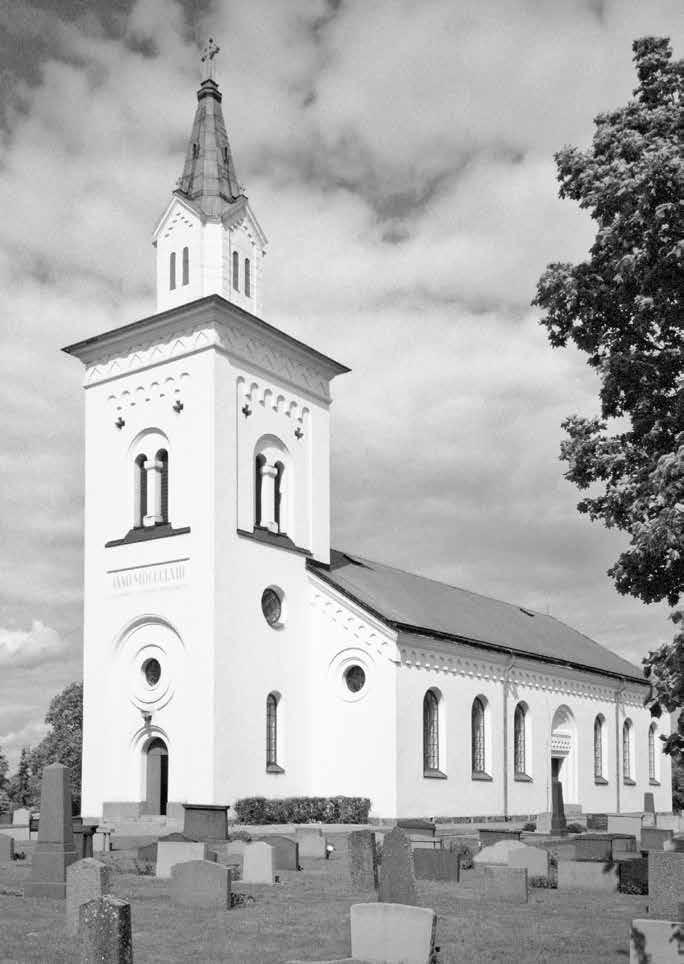 Fig. 64. Gistads kyrka, exteriör från väster. Kyrkan ligger öster om Linköping i Östergötlands odlingsbygd.