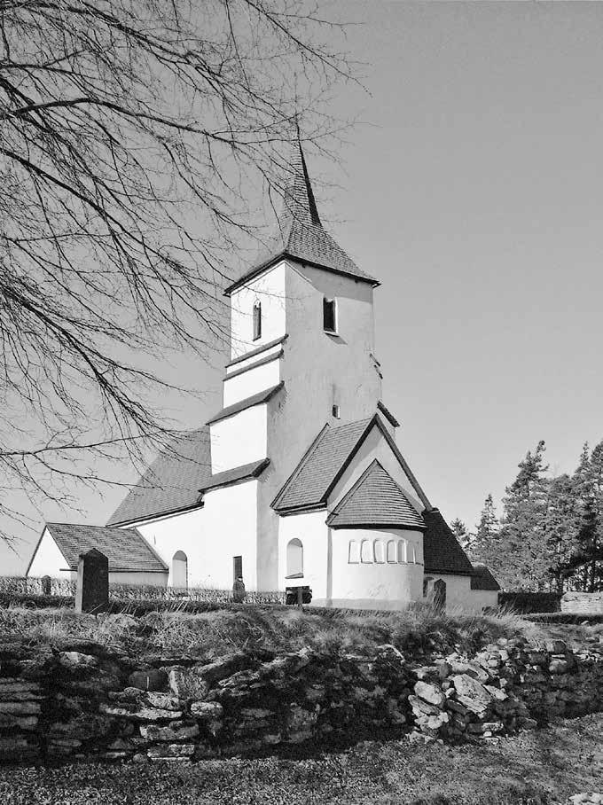 Fig. 22. Den romanska kyrkan i Ask är en av landskapets tre östtornskyrkor och har sitt torn byggt över långhusets östra del.