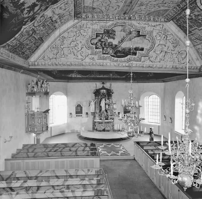 Fig. 44. Kristbergs kyrka, interiör mot öster. Sedan valvet över koret målats fortsatte målaren Anders Wikström 1728 med långhusvalvet. Scenen med Jakobs stege omges av ramverk och akantusslingor.