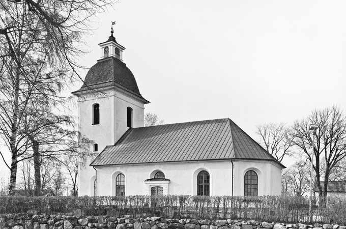 Fig. 4. Herrberga kyrka sydöst om Skänninge byggdes 175 7 av byggmästaren Petter Lindstrand, som gjort ritningen, eventuellt med hjälp av Casper Seurling. Den klockformade huven är tidstypisk.