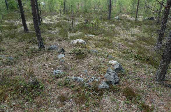 eldstäder (härdar) från kåtor, trärester efter rengärden, husgrunder, kallkällor, gravar och fångstanläggningar. Fysiska lämningar är oftast sköra och därmed hotade av exploateringar.