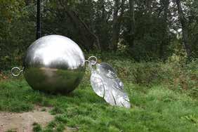 Dessa lappar gjorde silkorgar och handtagskorgar och kålfat«(westerdahl 2008) näsparken), gjorde konstnären Helena Byström 2012 en skulptur föreställande en stor silverkula med ett löv som hon kallar