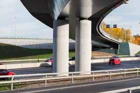 till den nya E18. Det handlade om att lägga asfalt, måla väglinjer, sätta upp vägräcken med mera för att kunna öppna hela nya E18 mellan Hjulsta och Kista för trafik den 23 september.