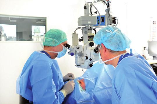 På operationsdagen När du kommer till kliniken ska du ska vara nyduschad och osminkad. Du behöver inte vara fastande. Du blir omhändertagen av en sjuksköterska.