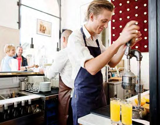 ÖVERLÄGSEN HOTELLDRIFT ETT FÖRETAG, EN PLATTFORM I motsats till många andra aktörer inom hotellbranschen arbetar Scandic med en gemensam spelplan och en gemensam modell för upp följning.