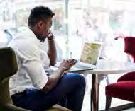 På samma sätt som han själv fått möjlighet att utvecklas inom företaget. GÅTT DEN LÅNGA VÄGEN Roshan kom till Sverige från Sri Lanka som 22-årig gäststudent.