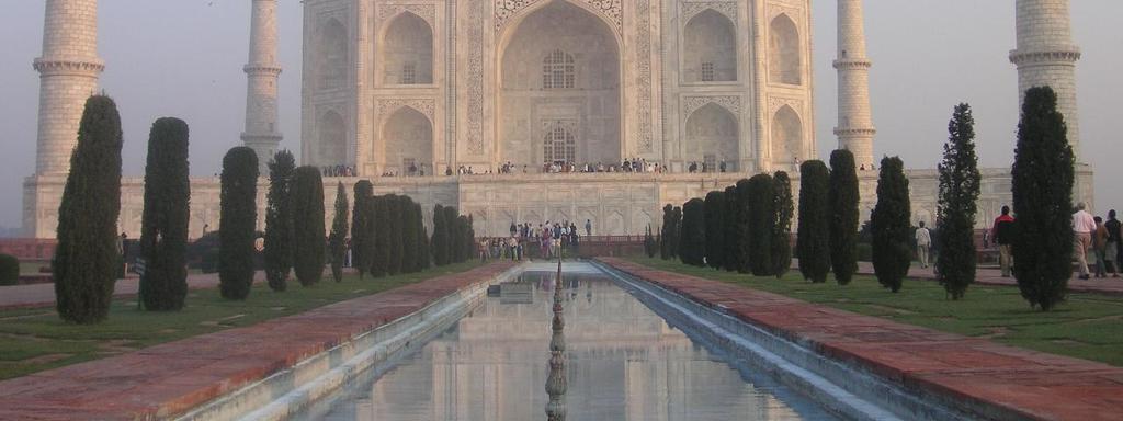 I Taj Mahals krypta vilar nu kejsaren Shah Jahan för evigt vid sin älskade hustru sida och parets