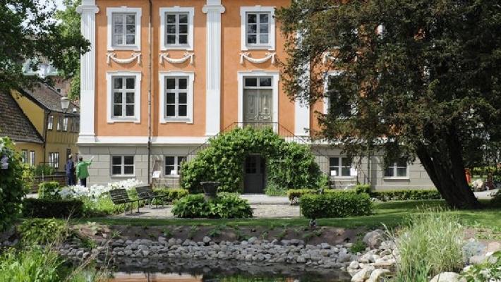 Besök Kulturen, ett stort frilufsmuseum i centrala Lund Högevall (3.7 km) Om du har barnen med dig kan vi verkligen rekommendera ett besök i Högevall.