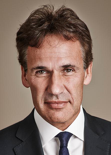 Några avslutande reflektioner: Richard Susskind: One question lurking in all this is whether someone can come in and do to law what Amazon did to bookselling.