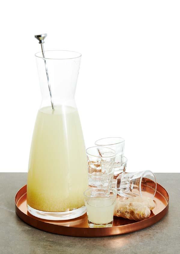 Pigg ingefärsdricka 35-40 SMÅ SHOTGLAS 2 liter vatten 1 ½ dl pressad citron 100 g riven