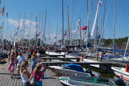 Båtturism GÄSTHAMNAR OCH BÄDDNÄTTER Det finns över 1500 fritidsbåtshamnar i Sverige varav drygt 410 är klassificerade gästhamnar.