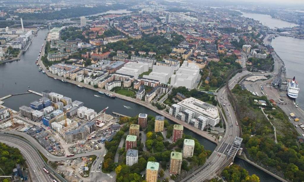 På västra sidan av gatan finns äldre bostadsbebyggelse med lokaler i markplanet. I detta gynnsamma soliga läge, mellan den nya och den gamla stadsbebyggelsen, föreslås en ny urban plats för vistelse.