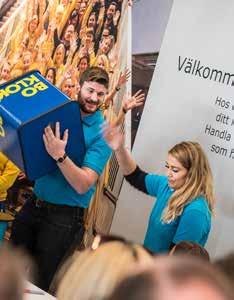 Uteplats: Balkong och trädgård med grusad uteplats. Parkering: Egen uppfart. örråd: Kallförråd på entrésidan, ca 7 kvm. Inflyttning: Planeras till sommaren 2018.