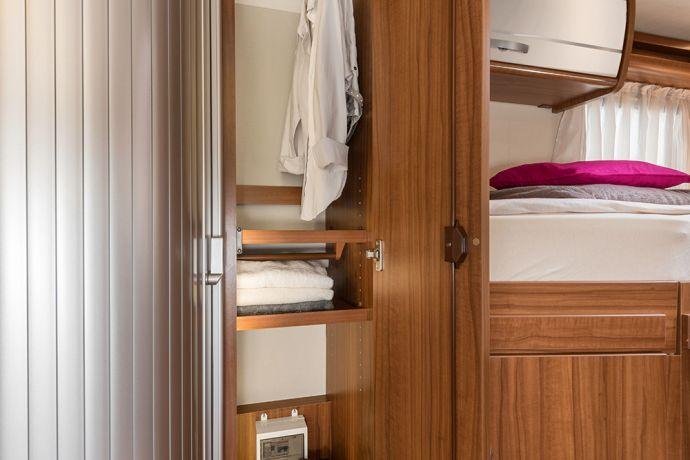 The illustrations are for example purposes only, and may feature optional extras, accessories and vehicle decorations which are not supplied as standard.