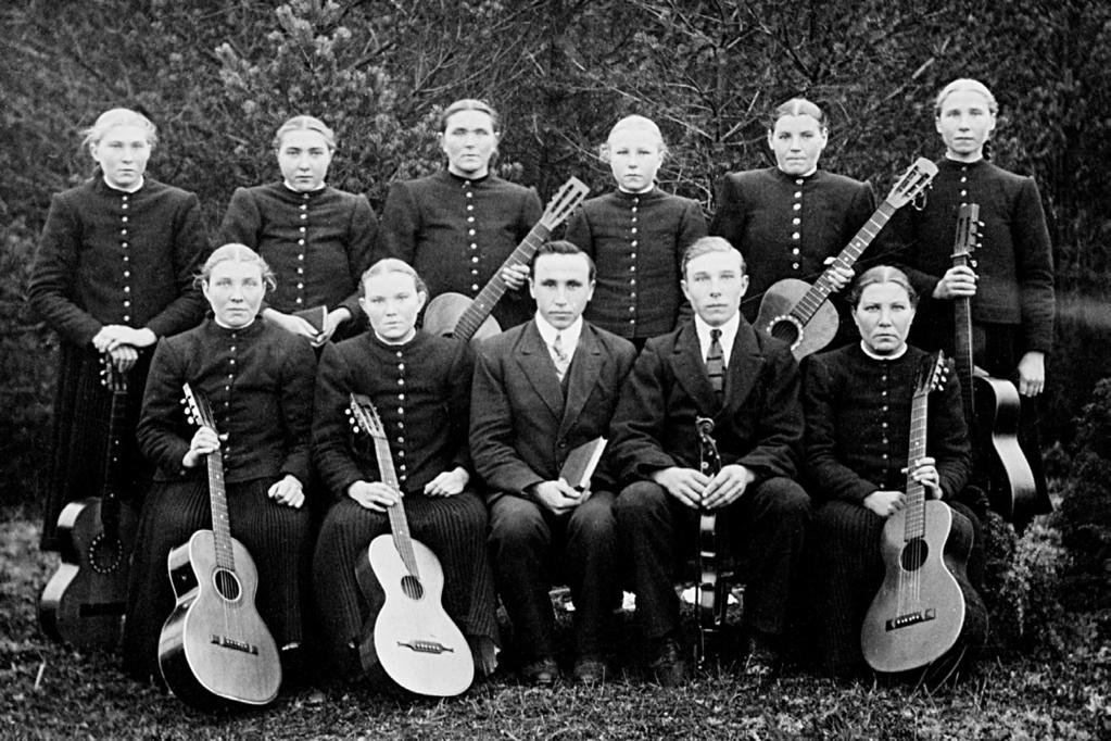 20 Estlandssvensk 1-2013 Vormsi laul ja muusika vanemal ajal fotonäitus 2013. aasta suvel! Enne 1944. aastat oli laul ja muusika eestirootslaste juures tähtsal kohal.