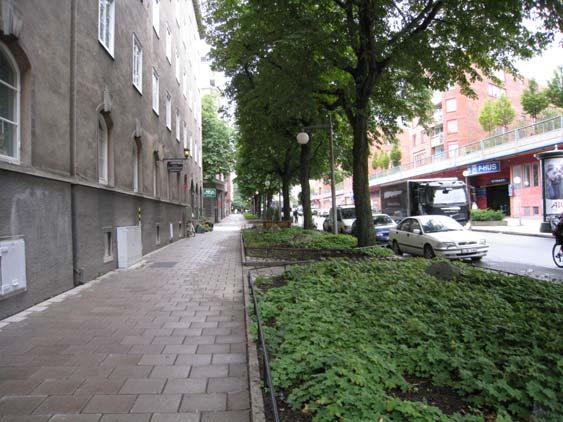 0 0 B 0 C B ERIK DAHLBERGS ALLÉ () och VÄRTAVÄGEN vid Fältöversten () Beskrivning: Träd planterades på Erik Dahlbergs Allé (tidigare Hjorthagsvägen) och på Värtavägen redan på 0-talet.