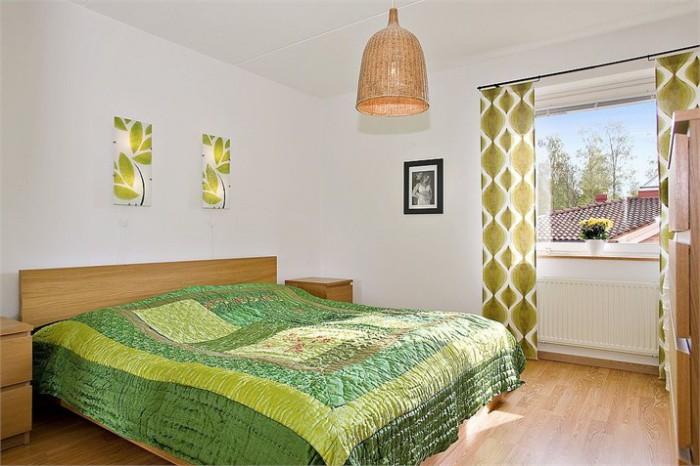 Sovrum 1 Större sovrum med plats för dubbelsäng,