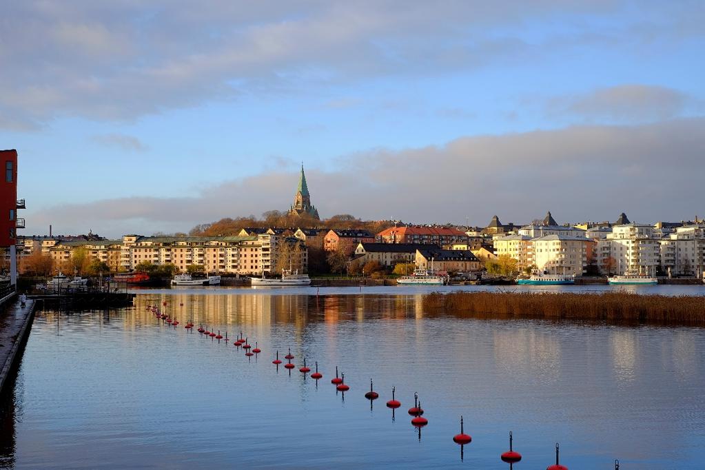 Figur 13 Utsikt mot Södermalm från kajstråket på södra sidan av Hammarby kanal Hammarbyterrassen (19) Hammarbyterrassen ligger mellan Hammarby kanal och Hammarby allé.