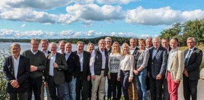 FÖRENINGSINFORMATION FÖRENINGSINFORMATION Sjöräddningssällskapets styrelse, valberedning och revisorer Foto: Jeanette Liljedahl Ordförande Bert-Åke Eriksson 2006, Styrelseordförande Stena Sessan AB