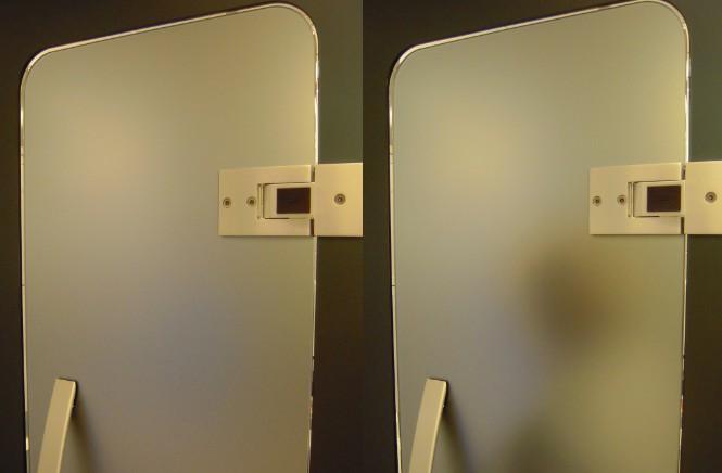 materialimmitationer (plåt/marmor/trä/sten) Bild nedan: Glasdörr av frostat ljusgrått glas med