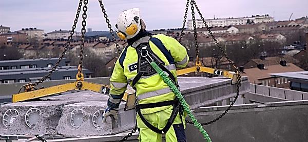 Riskinventering Riskbedömning Riskeliminering Elementen kan efter produktion levereras med lastbil till byggarbetsplatsen.