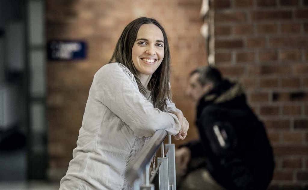 Hon jobbar även på klinikerna i Hallsberg, Laxå och Askersund samt på den mobila tandvårdskliniken. Jag trivs med att vara på olika platser och att ha olika arbetsuppgifter, menar hon.