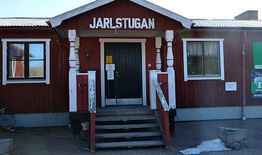Jarlstugan 50 bäddar till förfogande 2st 14 bäddsrum 4st 4 bäddsrum 3st 2 bäddsrum WC/Dusch, Pentry och Torkrum med tvättmöjligheter. 175 kr per natt och bädd.
