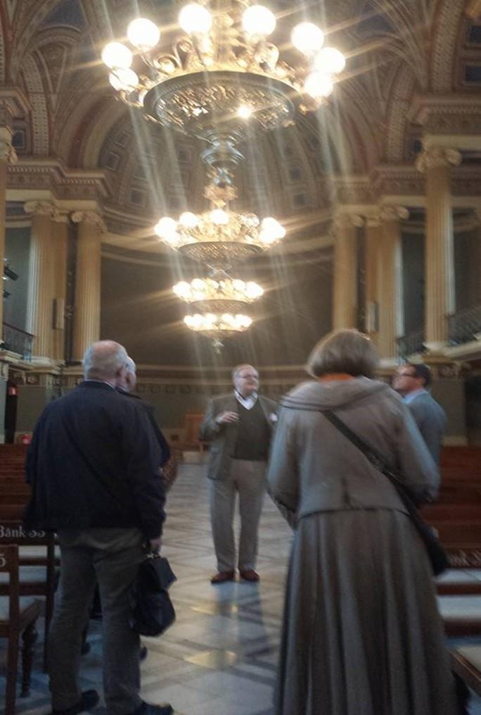 Fredrik berättade med inlevelse om universitetets blygsamma tillblivelse i Stockholm 1666 men att verksamheten i Lund kom igång först 1668, då med bas i domkyrkan.