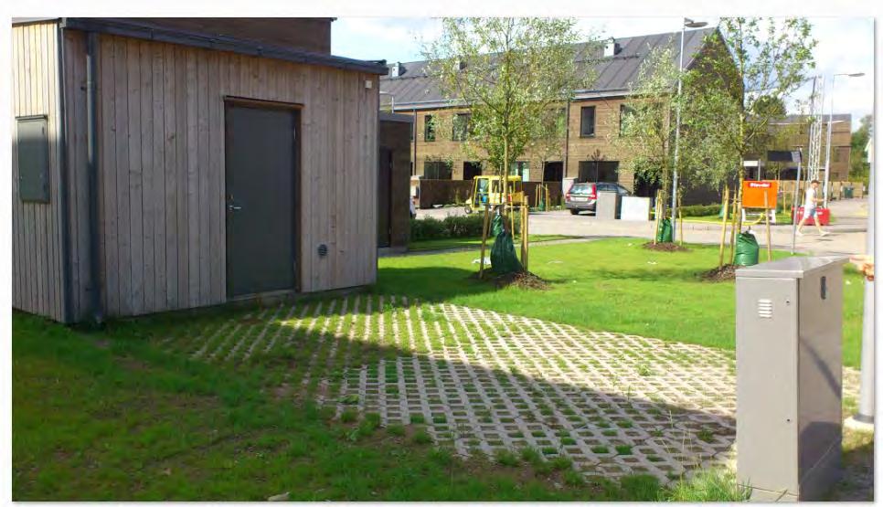 z Referensbild på genomsläppliga material från Ängsnäs glänta i Huddinge. Elförsörjning Elnätet behöver förstärkas för att trygga elförsörjningen i området i samband med den nya bebyggelsen.