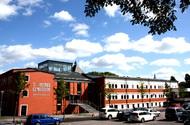 Byggtekniskt antal huskroppar 2st Om- & tillbyggnad av gymnasieskola i Vimmerby Vimmerby gymnasium, Hus A-C Företaget har inte lagt till någon egen notering Byggstart augusti 2008 ca 110 mkr F-btkn