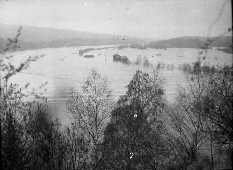 Figur 54. Översvämning, Båtstad, 1916. Foto: SMHI. Vattenregleringens påverkan på översvämningsriskerna Minskar frekvens och omfattningen av medelstora översvämningar.
