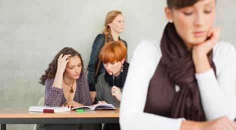 Sammanfattning Nio av tio svarar att deras studieresultat i gymnasiet var bra och nästan sex av tio svarar att de har en universitets- eller högskoleutbildning.