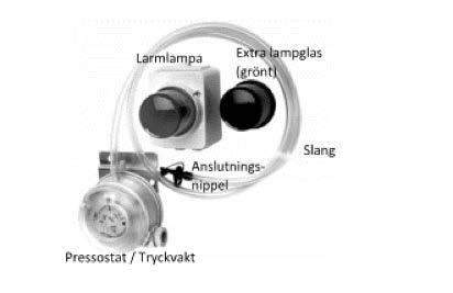 SIDA 12 VENTILERAT GOLV FRÅN SUBFLOOR 2017-01 7 ) LARM- /FLÄKTVAKT GOLVVENTILATION (ART 414433) Montering Montera anslutningsnieln för slangen i fläkten botten, bredvid/mellan stosarna för